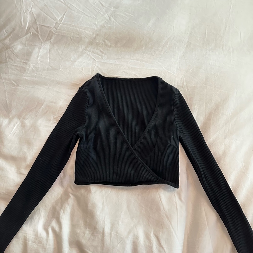 Black long sleeve crop top